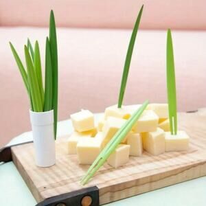TEN Green Bamboo Leaf Shaped Plastic Fruit / Cheese Fork / Cocktail  Picks - New